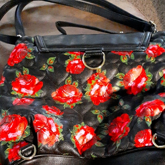 Betsy Johnson Large Rose Pattern Purse - Picture 6 of 6